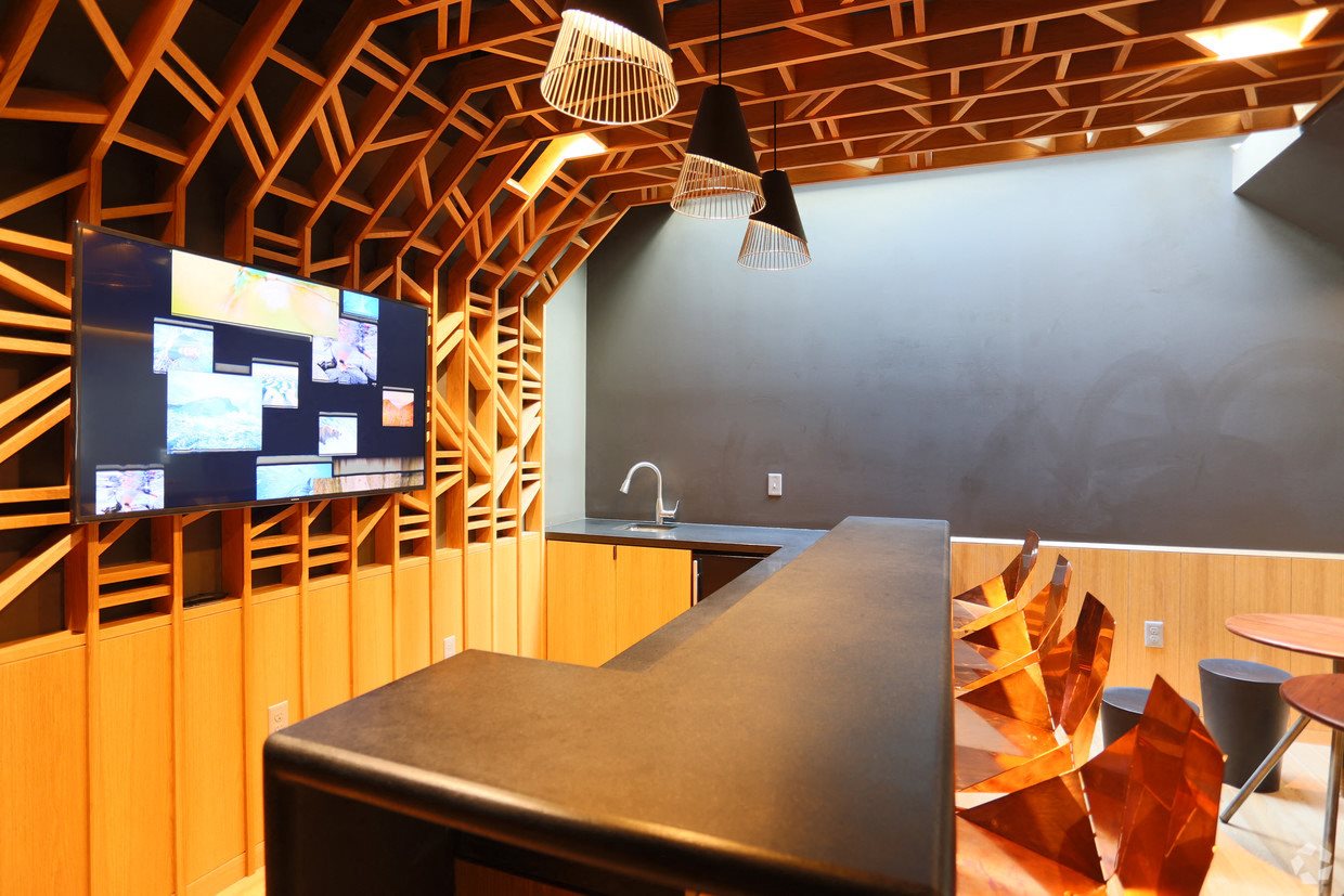 View Photos of Yard Apartments in Portland, OR Gallery